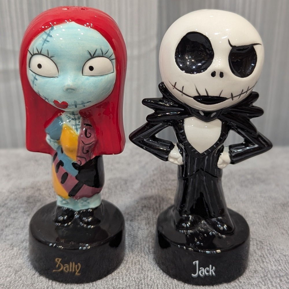 Disney Nightmare Before Christmas Jack and Sally Salt and Pepper Shaker Set
